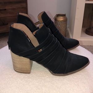 Report Booties - Size 9